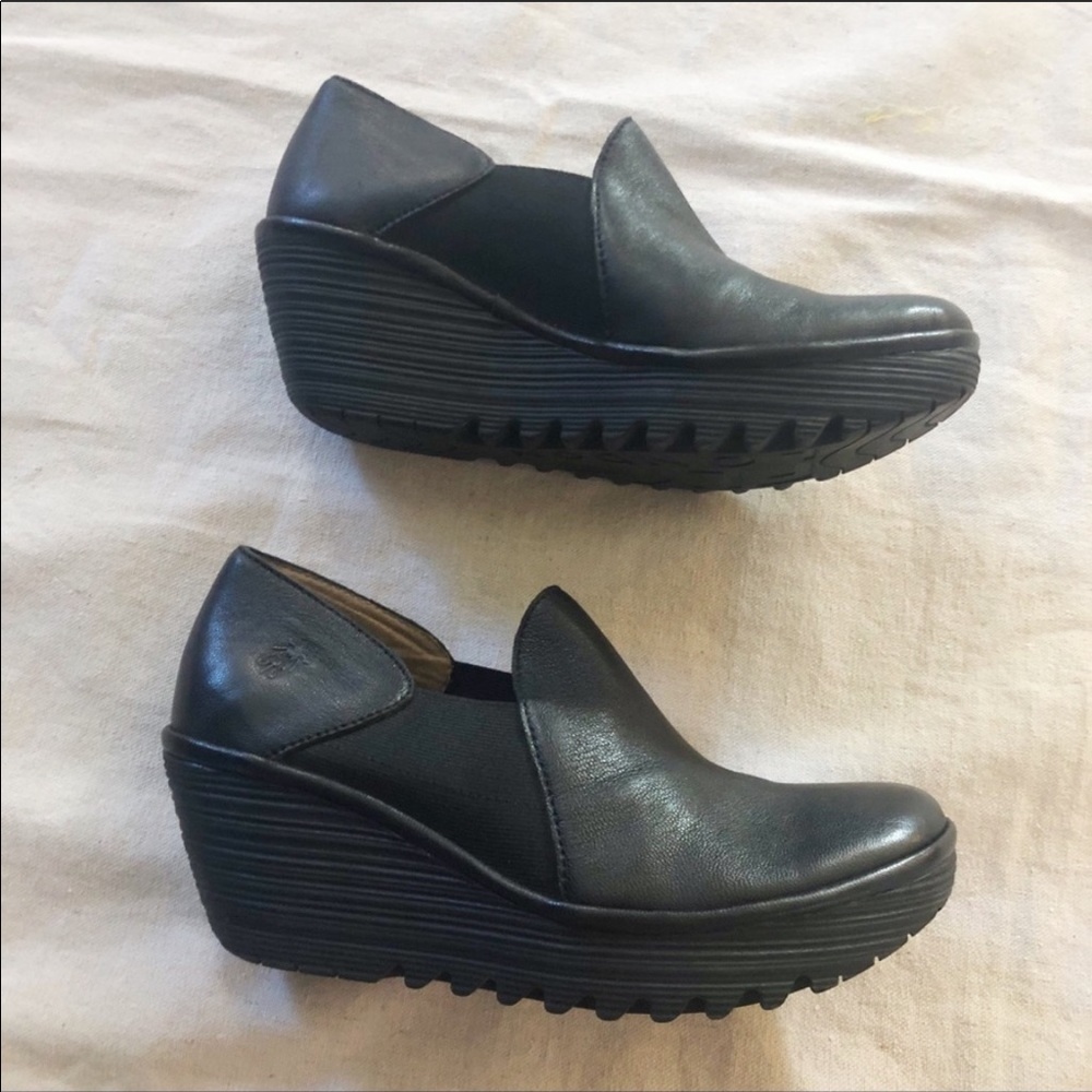 Fly London Yua Mid Wedge Bootie 41